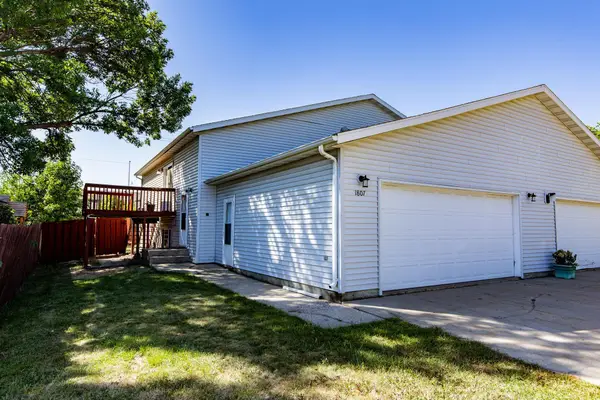 1807 32 Avenue S, Fargo, ND 58103
