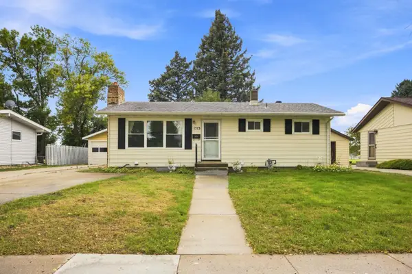 1713 17th Street S, Fargo, ND 58103