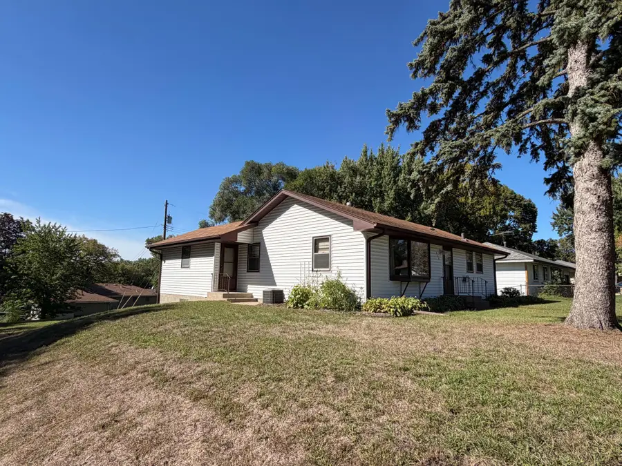 430 11th Avenue Nw, New Brighton, MN 55112 - #2