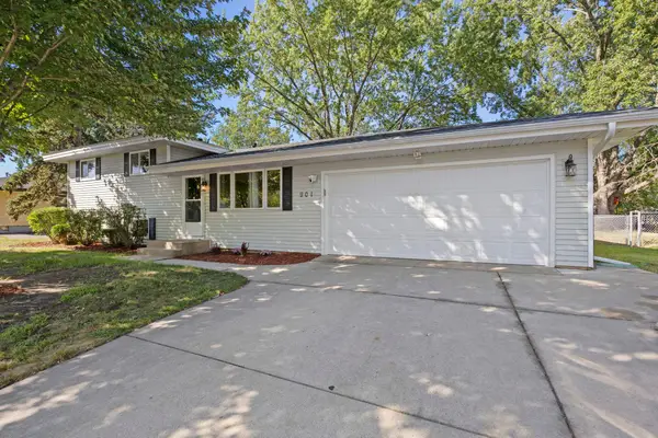 901 Sunny Lane, Anoka, MN 55303