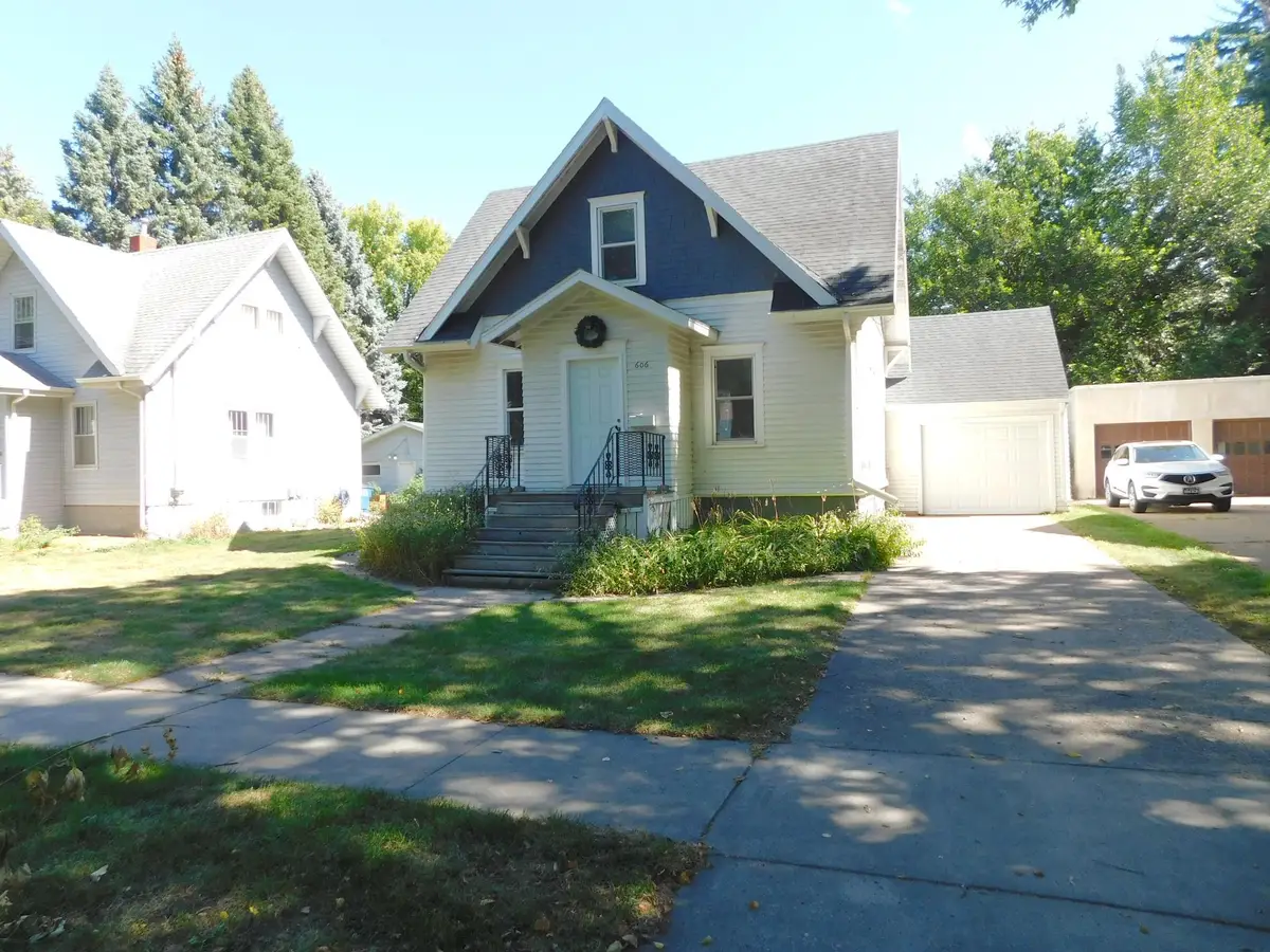 606 5th Street S, Moorhead, MN 56560 - #1