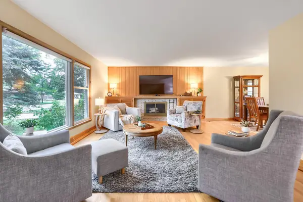 747 Grandview Avenue W, Roseville, MN 55113