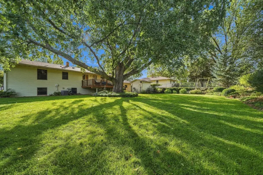 2749 Hilltop Court, North Saint Paul, MN 55109 - #2
