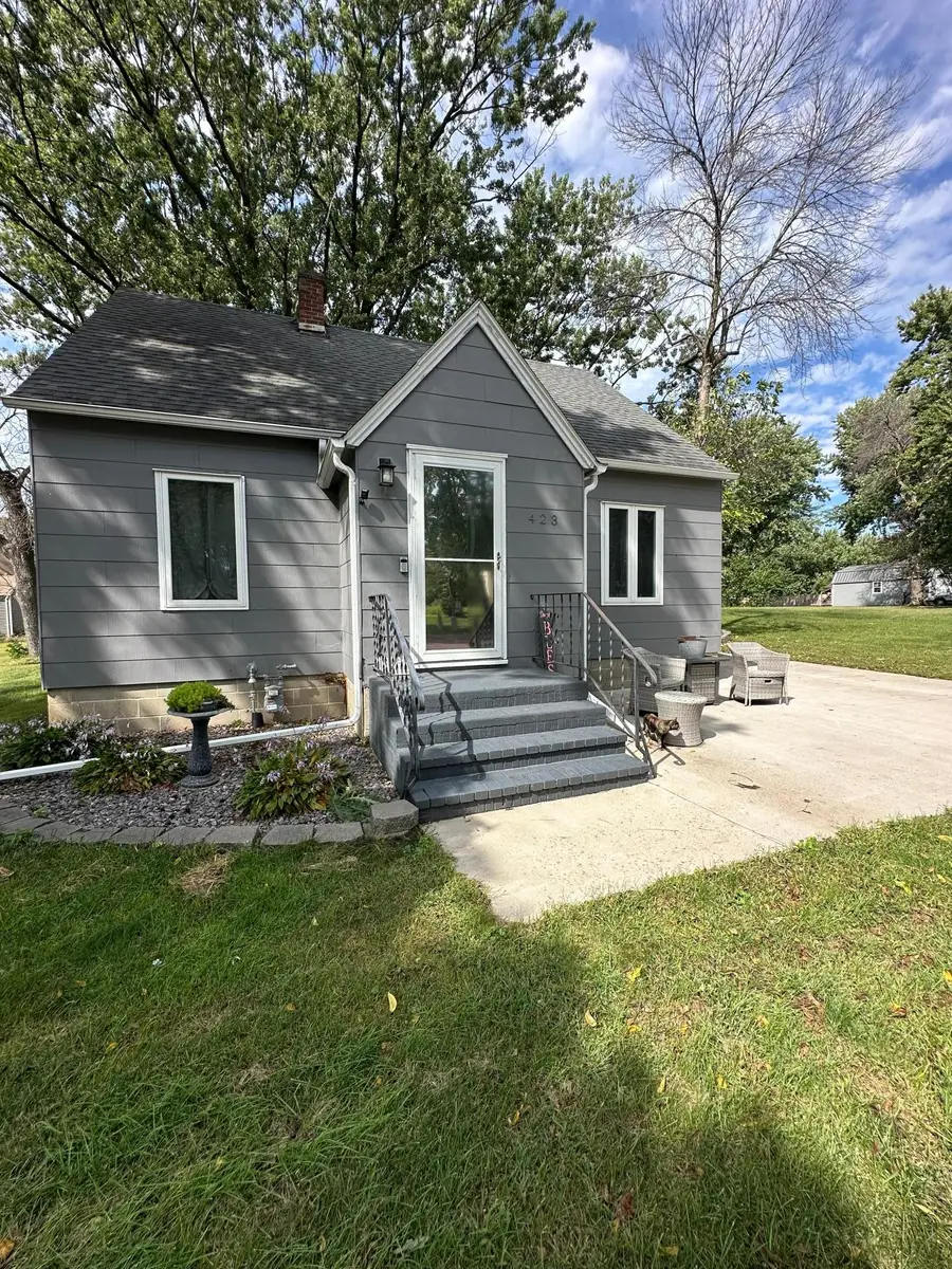 423 10th Street S, Mountain Lake, MN 56159 - #3