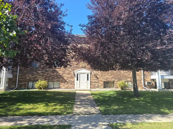 331 Prairiewood Circle S #102, Fargo, ND 58103