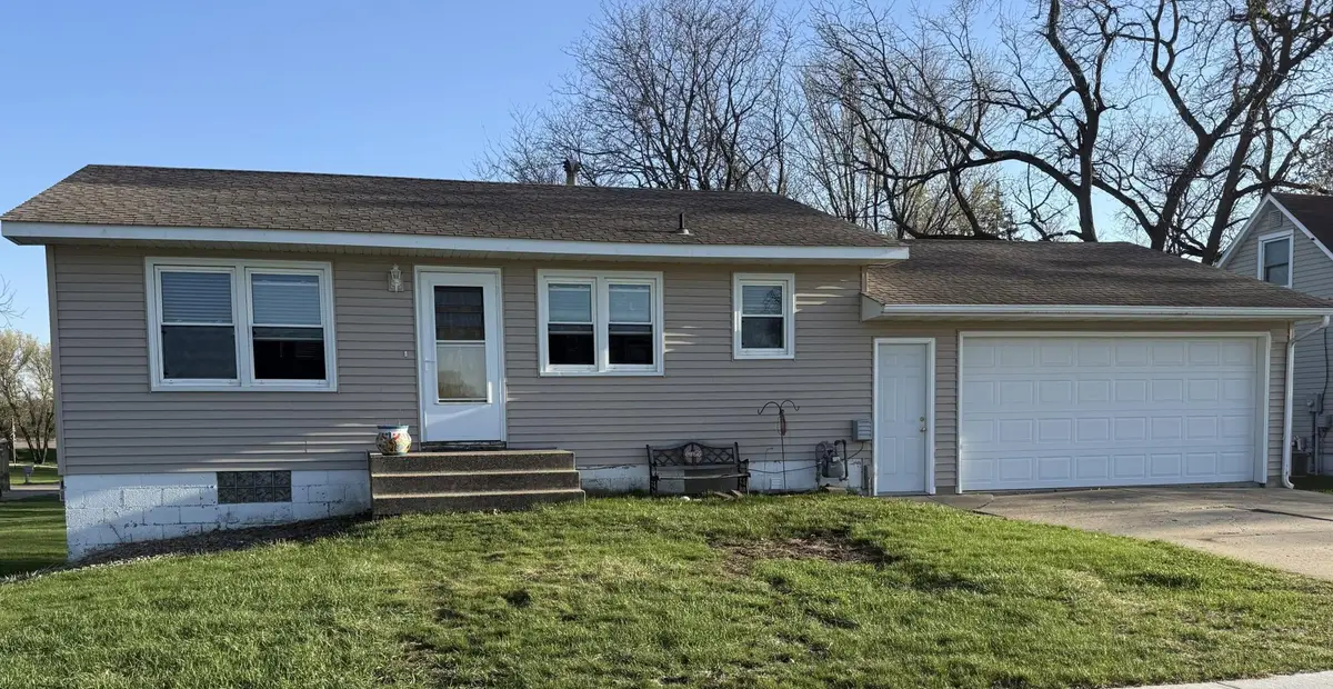 610 8th Avenue Ne, Waseca, MN 56093 - #1