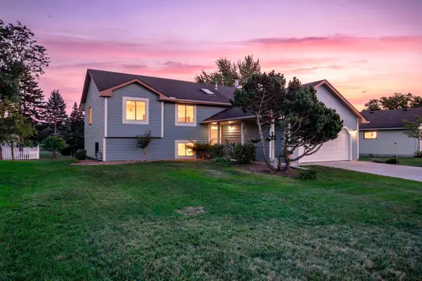 1013 Rushmore Drive, Burnsville, MN 55306