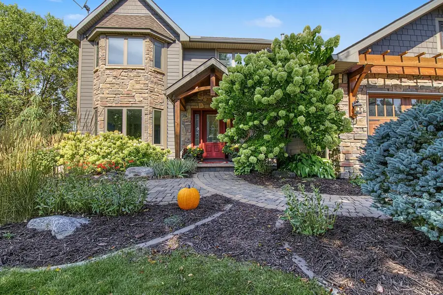 8610 Valley View Court, Chanhassen, MN 55317 - #3
