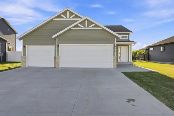 6171 68th Street S, Fargo, ND 58104