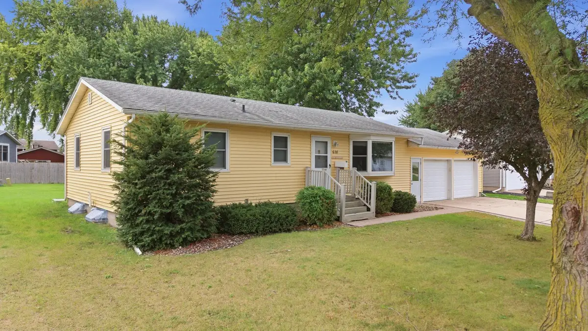 628 13th Avenue Se, Waseca, MN 56093 - #1