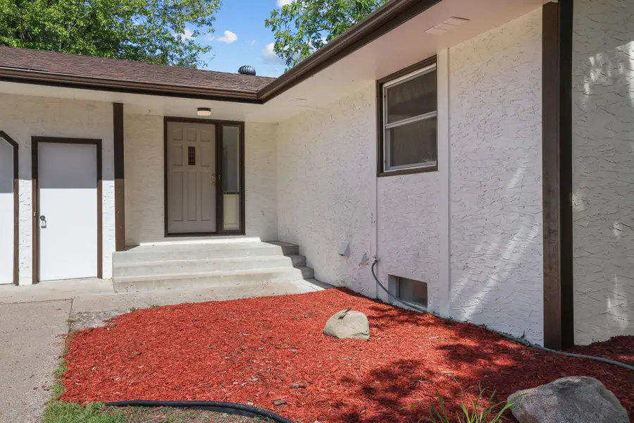 695 Iona Lane, Roseville, MN 55113 - #3