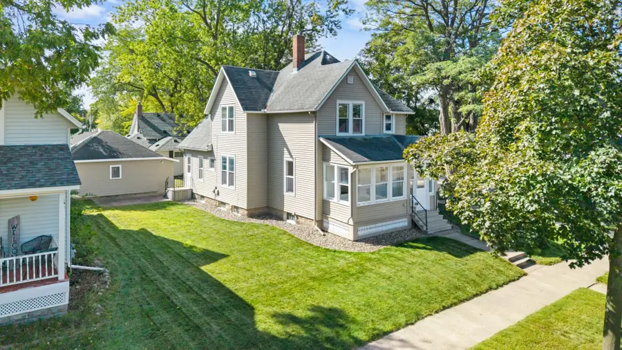 627 5th Street Nw, Faribault, MN 55021 - #3