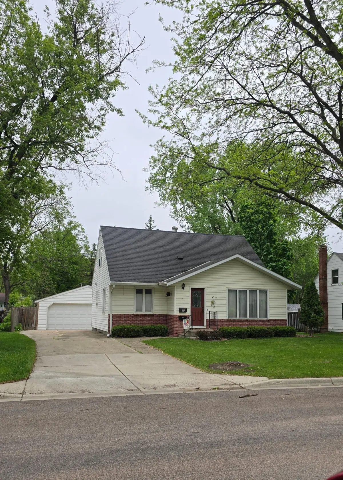 207 E Lyon Street, Marshall, MN 56258 - #1