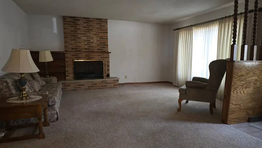207 E Lyon Street, Marshall, MN 56258 - #3