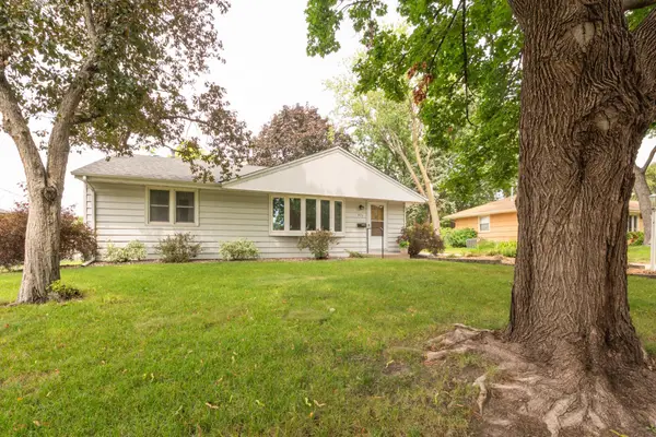 671 58th Avenue Ne, Minneapolis, MN 55432