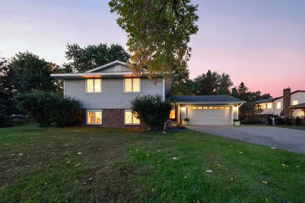 8989 Lake Jane Trail N, Lake Elmo, MN 55042