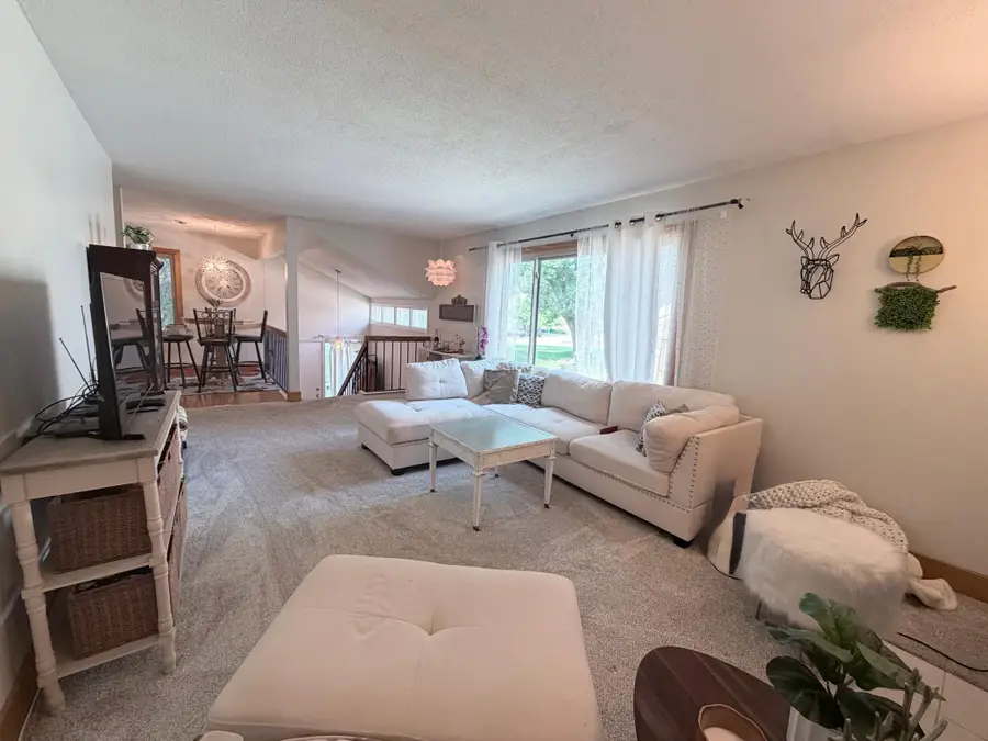 118 Avignon Court, Woodbury, MN 55125 - #2