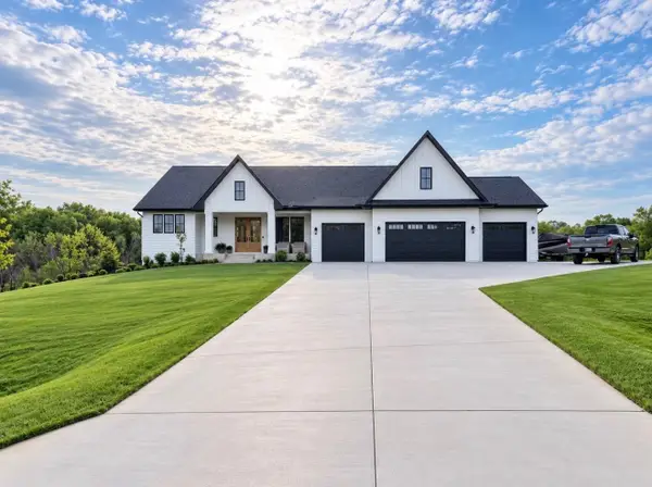 9763 Frontier Lane, Lakeville, MN 55044