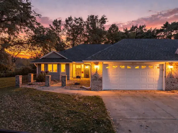 1053 Royal Court, Shoreview, MN 55126