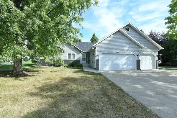 2541 S 26th Avenue S, Fargo, ND 58103