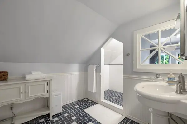 2707 Hayes Street Ne, Minneapolis, MN 55418