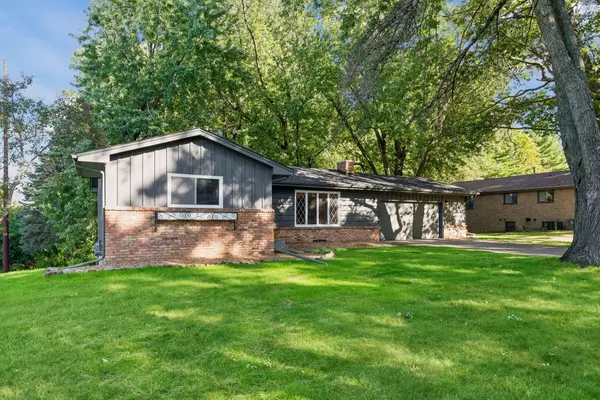 15001 Oakland Avenue S, Burnsville, MN 55306