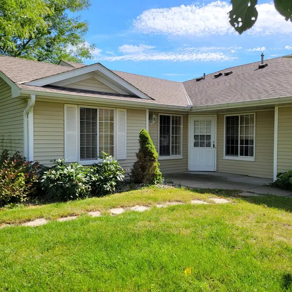 821 Greensview Court Nw, Hutchinson, MN 55350