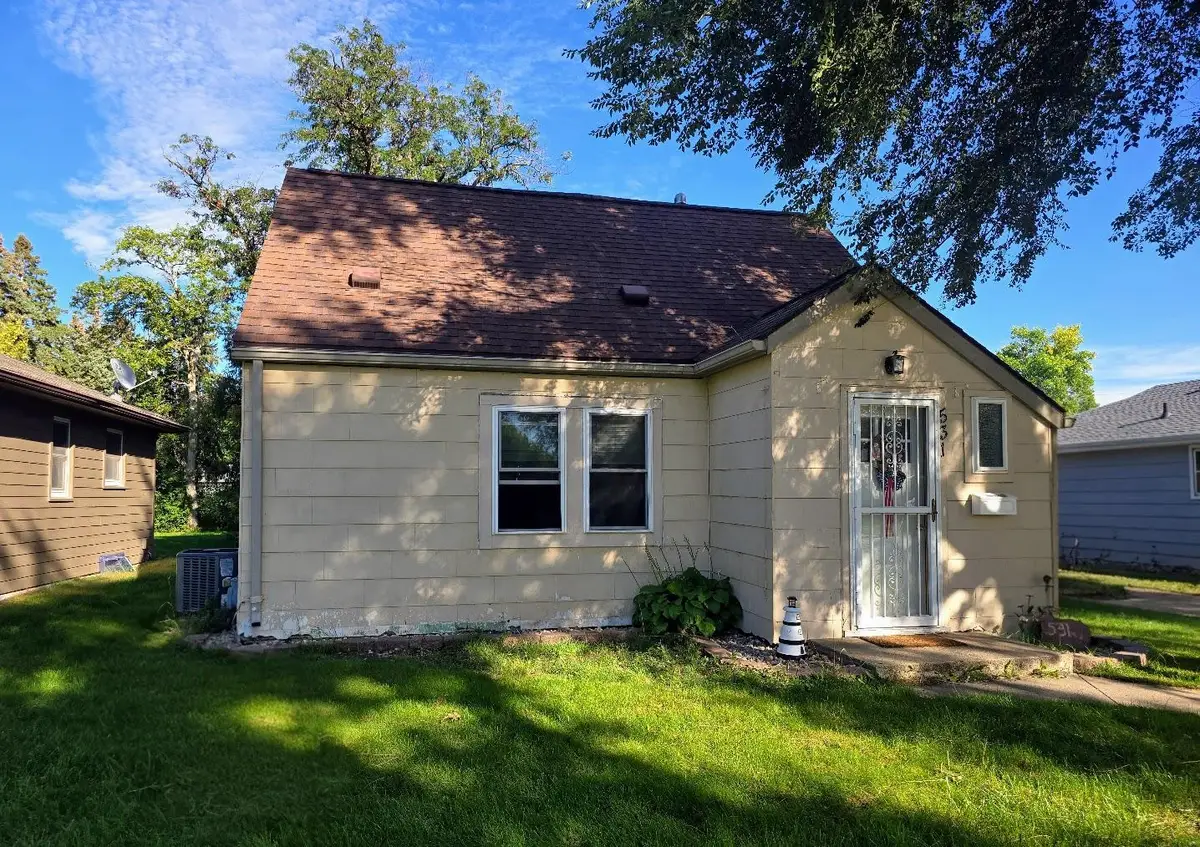 531 6th Avenue Sw, Pipestone, MN 56164 - #1