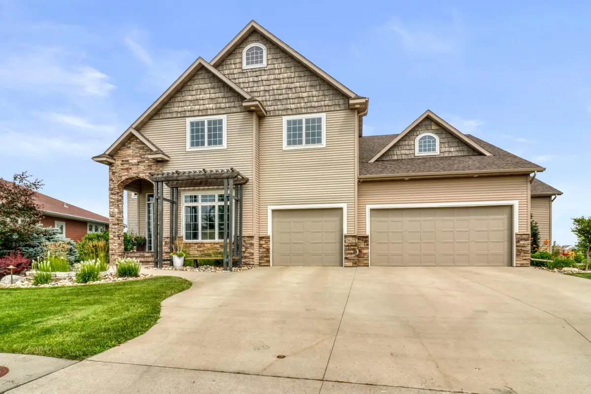 5827 Silverleaf Drive S, Fargo, ND 58104 - #1