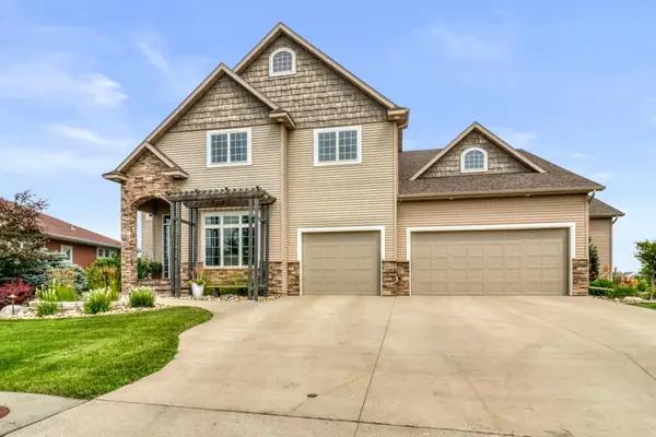 5827 Silverleaf Drive S, Fargo, ND 58104