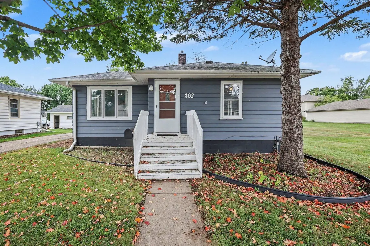 302 Lincoln Avenue N, New Prague, MN 56071 - #1