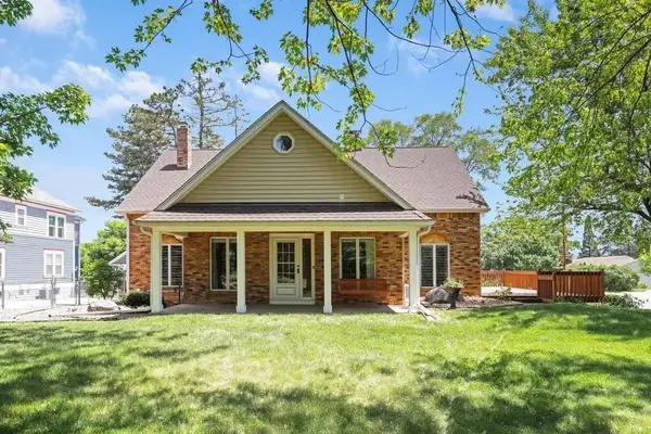 1598 E Shore Drive, Saint Paul, MN 55106