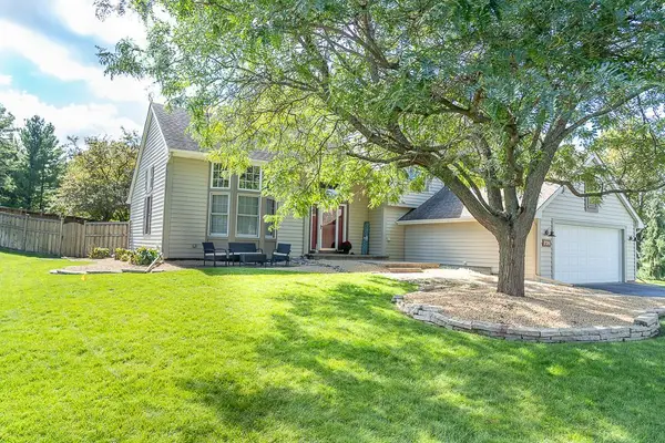 726 Camberwell Drive, Eagan, MN 55123