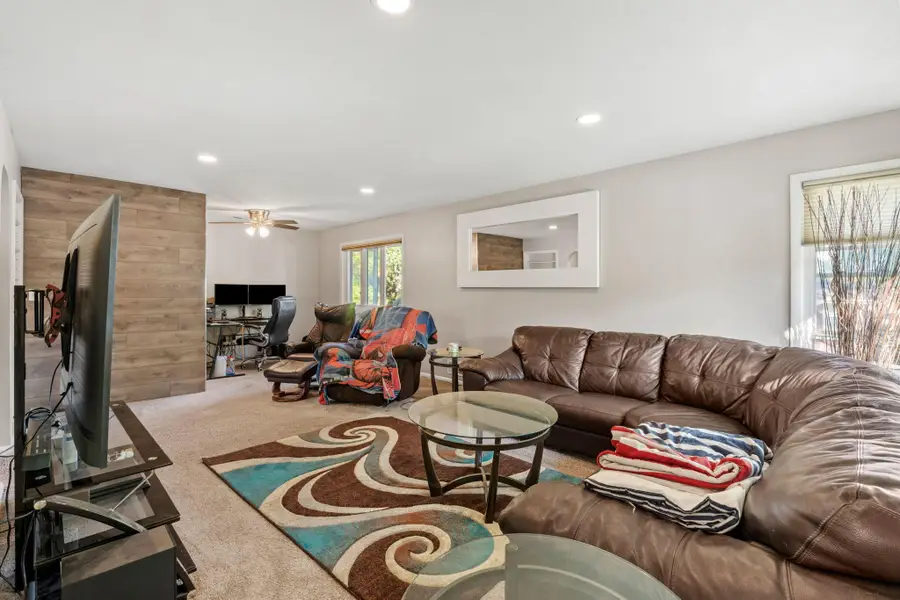 511 7th Avenue E, Shakopee, MN 55379 - #3