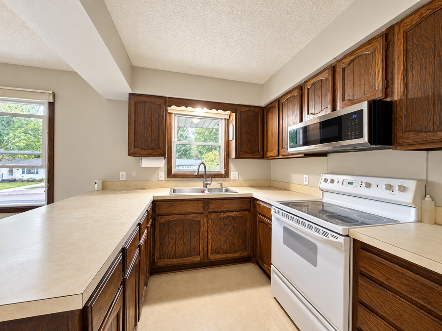 408 17th Avenue Ne, Waseca, MN 56093 - #3
