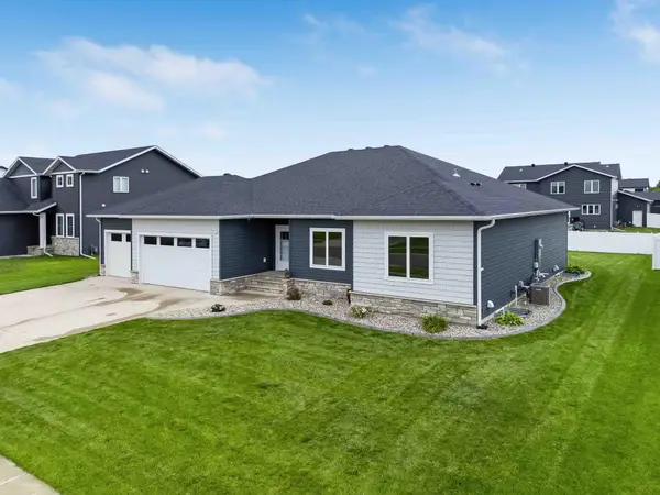 6669 55th Avenue S, Fargo, ND 58104