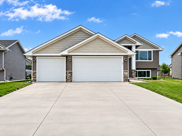 1213 Olivia Street Se Street Se, New Prague, MN 56071