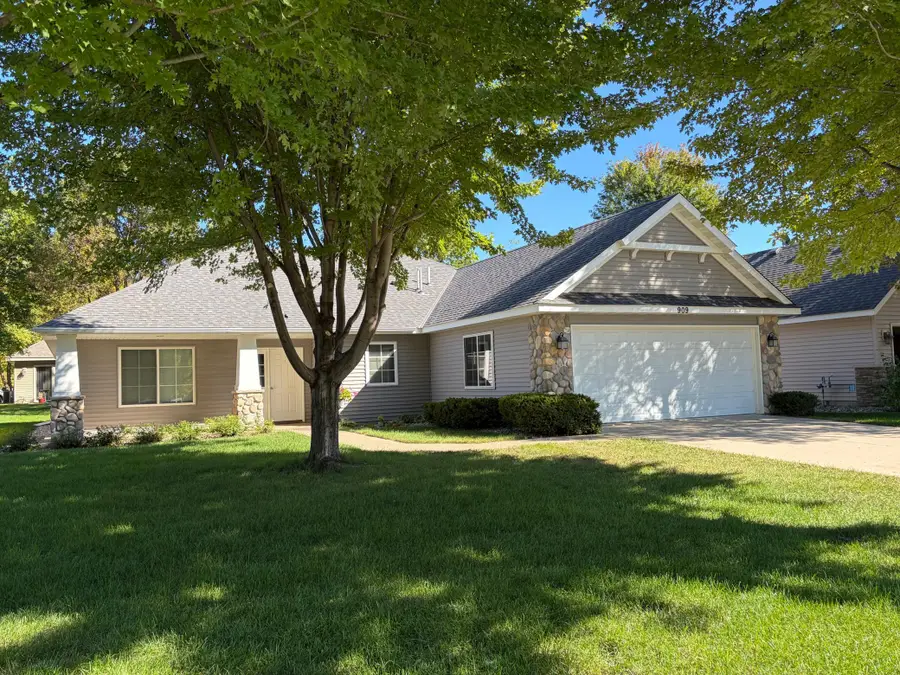 909 17th Street Se, Willmar, MN 56201 - #2