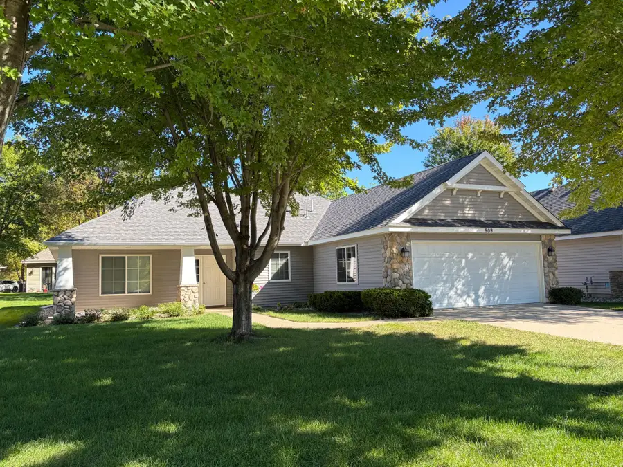 909 17th Street Se, Willmar, MN 56201 - #3