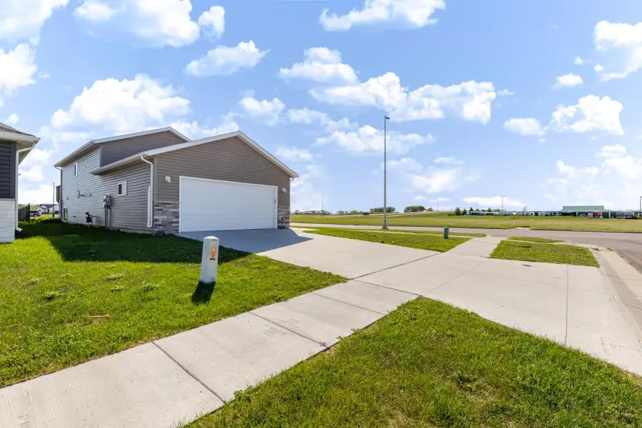 3299 Maple Leaf Loop S, Fargo, ND 58104 - #3