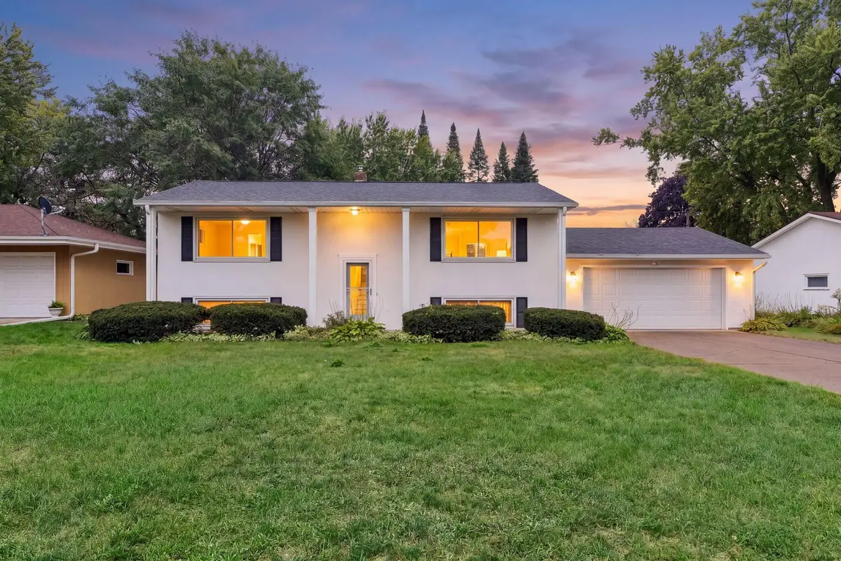 1616 Sandhurst Avenue E, Saint Paul, MN 55109 - #1