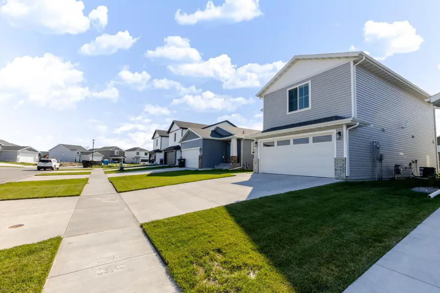 6735 Meadow View Drive S, Fargo, ND 58104 - #3