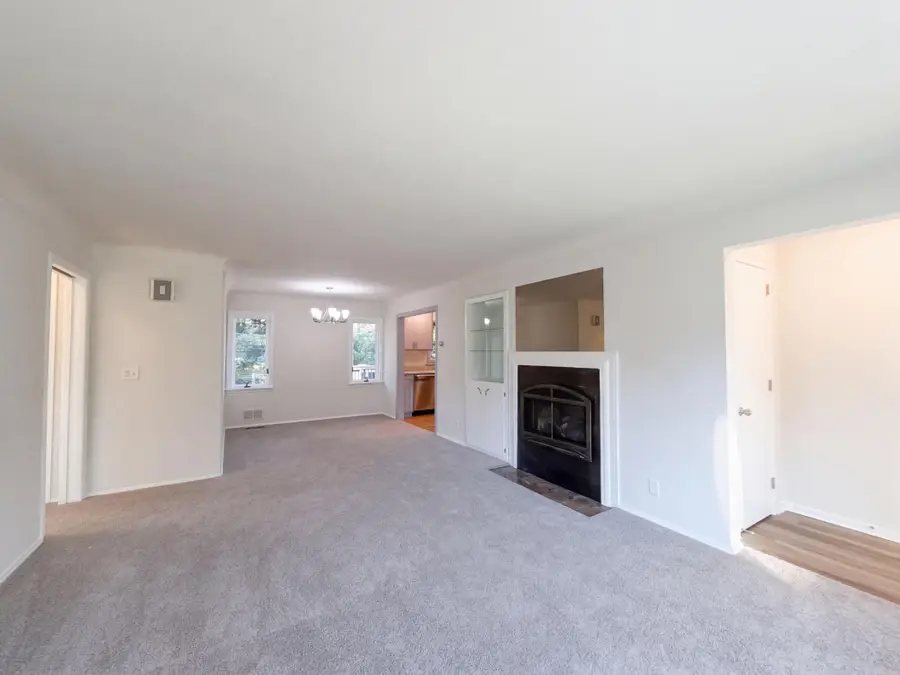 1181 Laurie Road W, Saint Paul, MN 55113 - #3