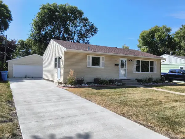 1445 18th Street S, Fargo, ND 58103