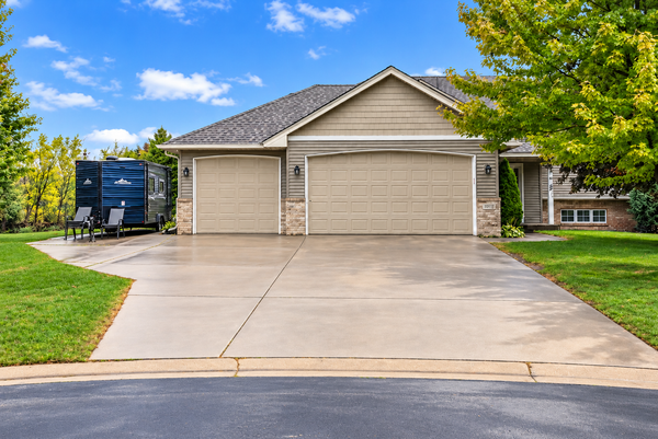 9711 Woodcrest Court, Monticello, MN 55362