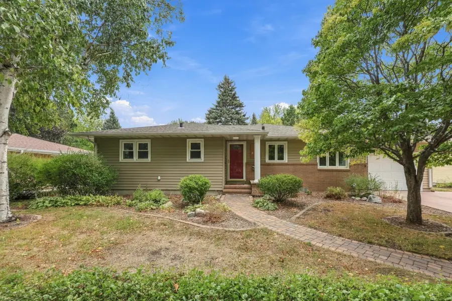 2831 Edgewood Drive N, Fargo, ND 58102 - #2
