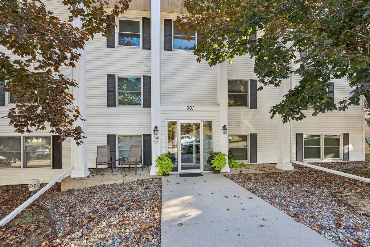 301 3rd Street S #103, Stillwater, MN 55082 - #1