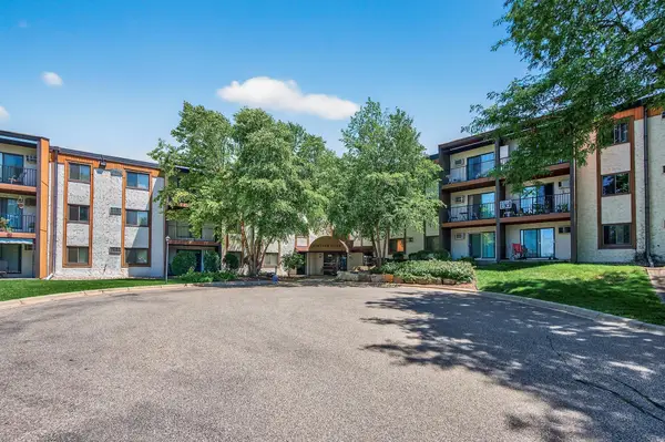 401 E Burnsville Parkway #124, Burnsville, MN 55337
