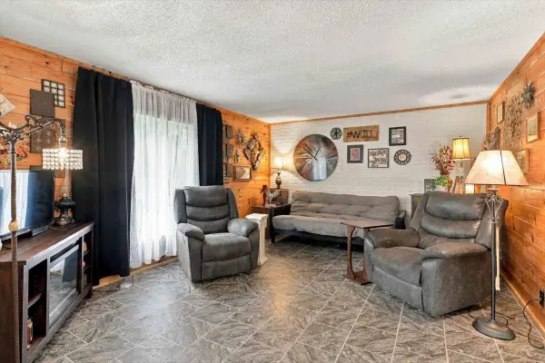 2105 300th Avenue, Mora, MN 55051