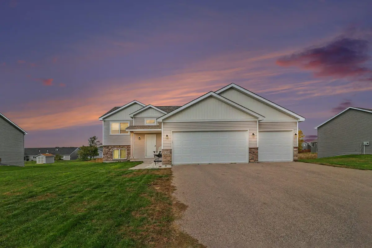 1304 Mulberry Avenue Ne, Montgomery, MN 56069 - #1